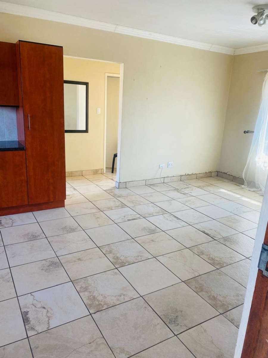 To Let 2 Bedroom Property for Rent in Waterval East North West